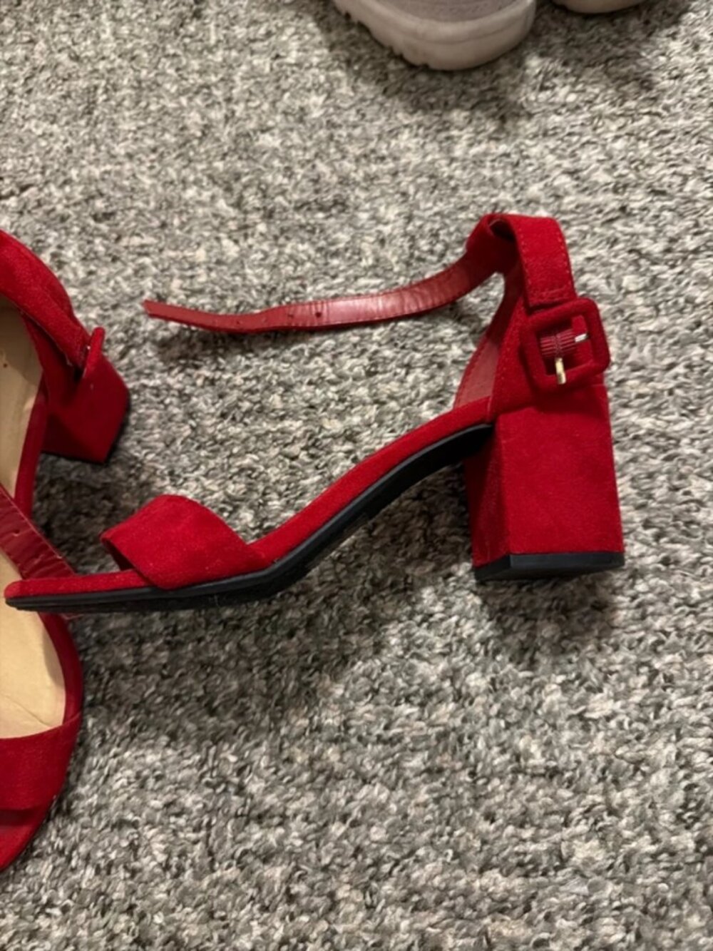 Red heels - Picture 2 of 4